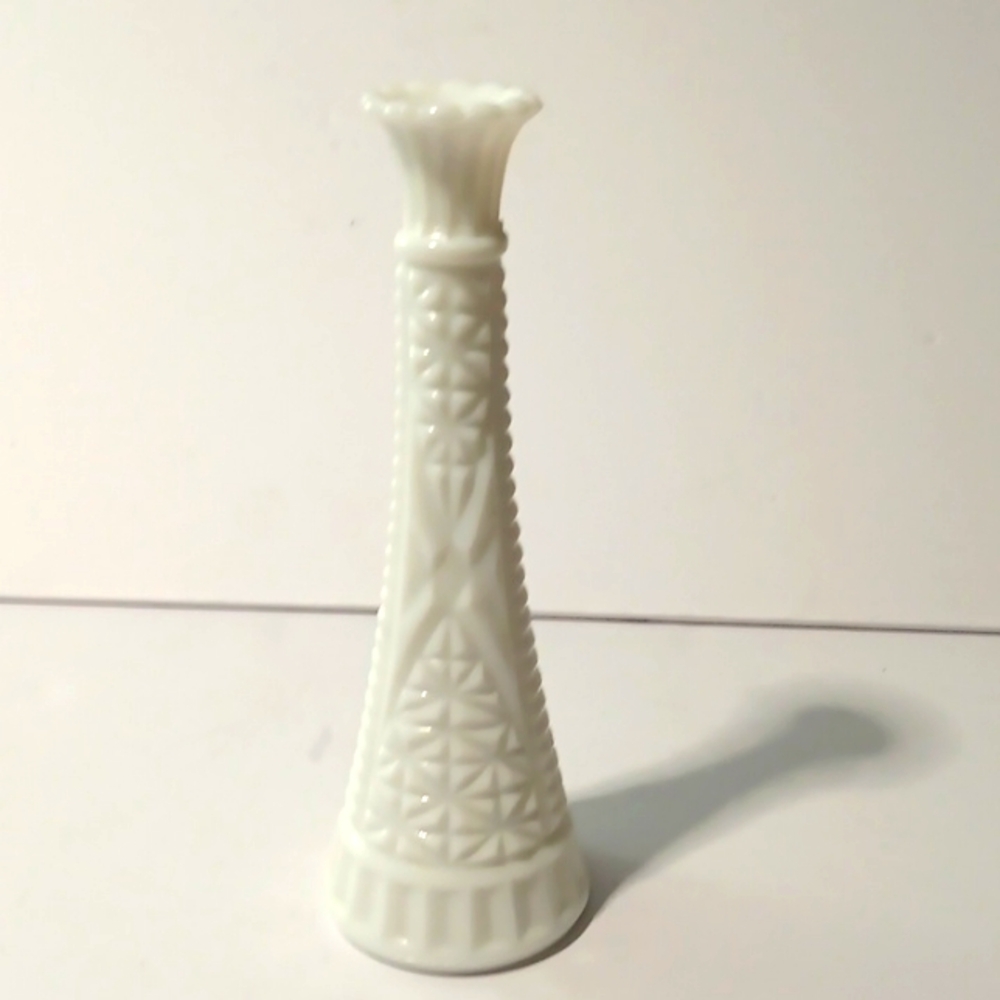 Vintage MCM Mid-Century Anchor Hocking Milk Glass Bud Vase Stars and Bars 9 Inch - Picture 1 of 7